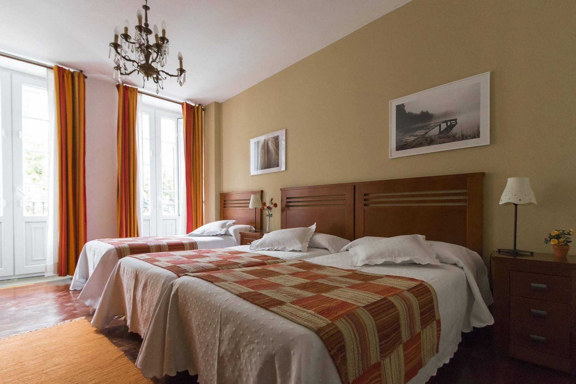 Hostal La Carballinesa Santiago de Compostela Exterior photo